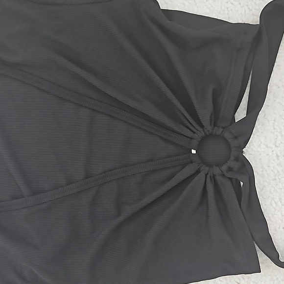 SHEIN Essnce Ruched O-Ring Cut Out Crop Top - Picture 4 of 5